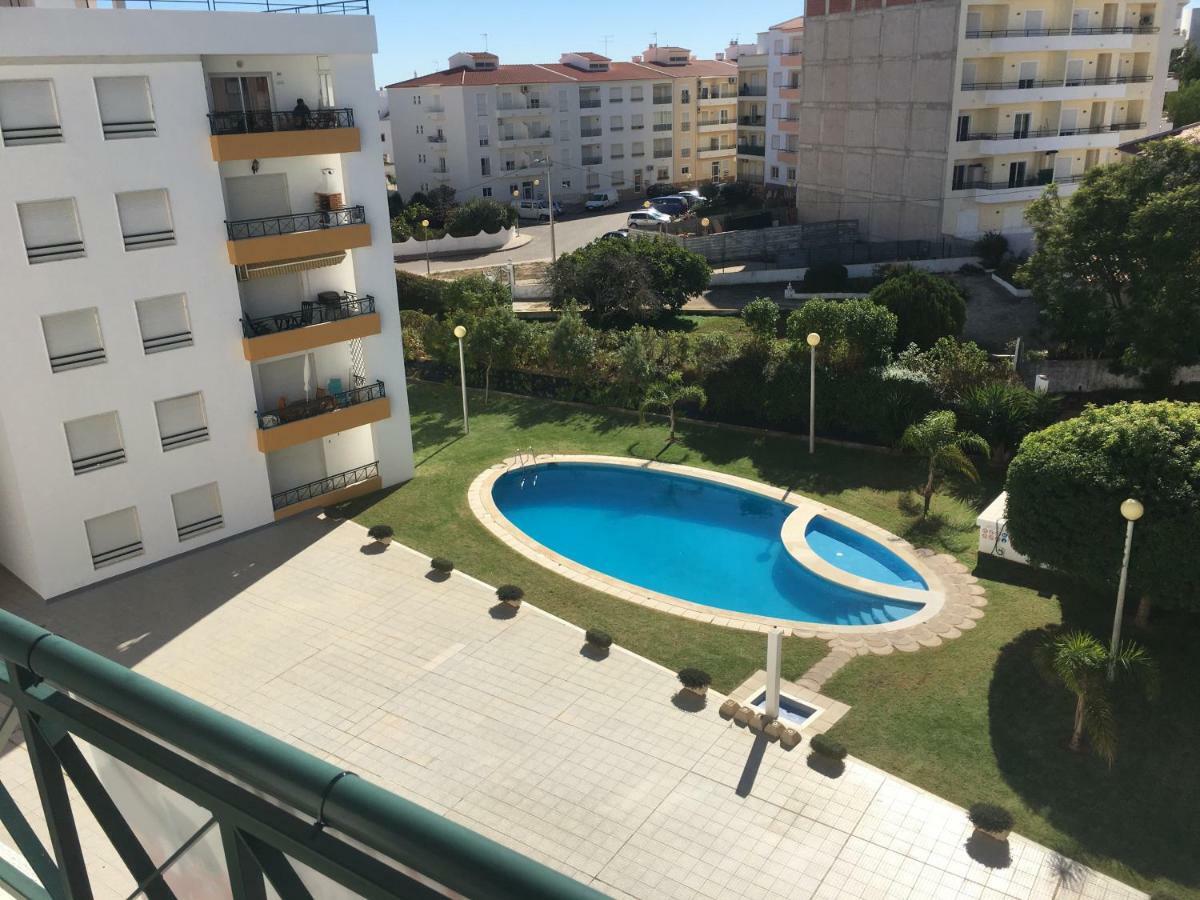 Quiet Apartment Overlooking The Swimming Pool Armação de Pêra 外观 照片